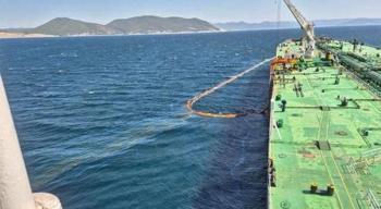 Novorossiysk Limanı’nda petrol sızıntısı: 30 metreküp ham petrol Karadeniz’e karıştı