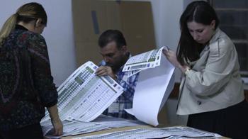 IKBY'de özel oylama! Güvenlik güçleri ile yerinden edilmiş seçmenler sandık başına gitti