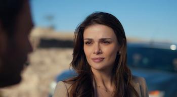 Uzak Şehir'de romantik anlar! 'Anneyim, hekimim, bir de senin eşinim'