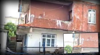 Kocaeli'de balkon duvarının bir bölümü yıkılan 2 katlı bina boşaltıldı