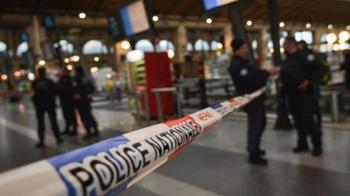 Paris’te alarm: Tren garında bıçaklı saldırgan vurularak durduruldu