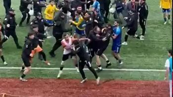Futbol sahası karıştı! 24 kırmızı kart çıktı