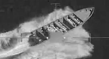 ABD, Doğu Pasifik’te uyuşturucu yüklü tekneyi vurdu! Operasyon anlarını paylaştılar