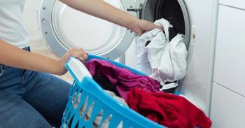 Ev hanımlarının yeni yöntemi! Çamaşırdaki kılı tüyü topluyor