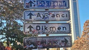 Ünlü Kızılay tabelası önünde bıçaklı kavga: 2 yaralı