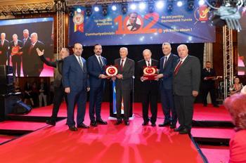 Ticaret Bakanı Ömer Bolat Romanya'da Türk STK temsilcileriyle bir araya geldi