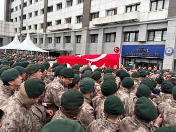Şehit polise veda! Emre Albayrak'ın cenazesi törenle memleketine uğurlandı