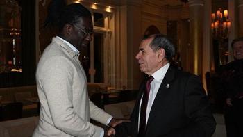 Bafetimbi Gomis'ten Galatasaray'a sürpriz ziyaret!