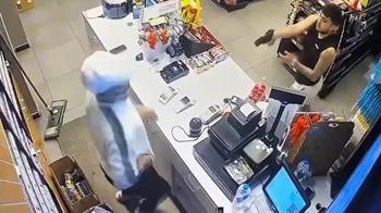 Market çalışanını kurşun yağmuruna tuttu! Görüntüler dehşete düşürdü