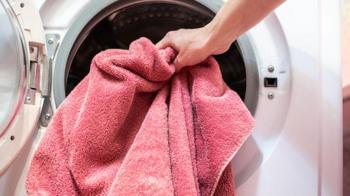 Zımpara gibi görünen havluları yumuşacık yapıyor! Kumaşın içine işliyor
