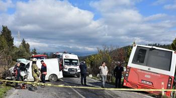 İzmir’de feci kaza! Belediye otobüsü ile minibüs çarpıştı: Ölü ve yaralılar var