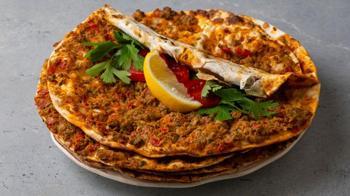 Lahmacunu hep yanlış yapmışız! Şeflerin bol kıymalı tekniği