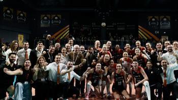 Sultanlar Ligi'nde dev maçta Eczacıbaşı, Vakıfbank'ı devirdi