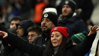 Beşiktaş tribünlerinden tepki! Yönetimi istifaya davet ettiler