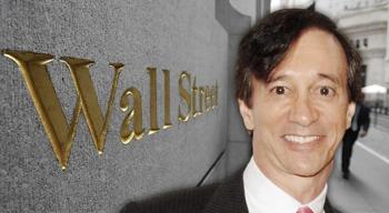 70 yaşındaki ünlü ismin evinden işkence zindanı çıktı! Taciz odaları, kelepçeler, kırbaçlar...