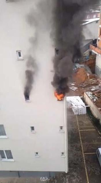 5 katlı binada yangın! 8'i çocuk 12 kişi kurtarıldı