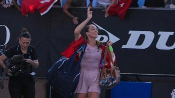 Türk seyircileri çıldırtan hareket! Milli tenisçi Zeynep Sönmez'den Putintseva sorusuna yanıt