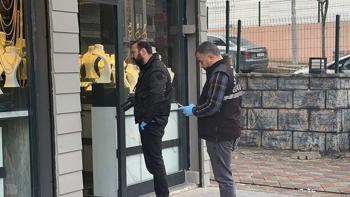 Son dakika... Kuyumcuda silahlı soygun! İzinli polis müdahale etti, ayağından vuruldu
