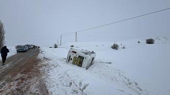 Sivas’ın Yıldızeli ilçesinde öğrenci minibüsü şarampole devrildi! 10 yaralı