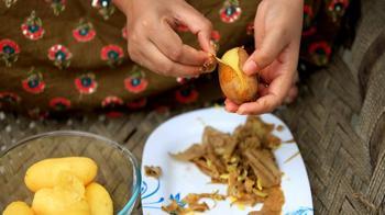 Saniyeler içinde soyuluyor! Patates kabuklarını tek hamlede çıkaran o yöntem