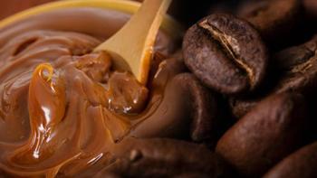 Kahvenin yanına koyun! Evde karamelli şeker böyle yapılıyormuş: ‘Püf’ü bardakta