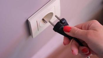 Herkesin evinde var ama kimse kapatmıyor: Uyurken sizi tehlikeye atan 5 cihaz!