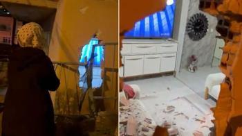 Evinde otururken kamyonetin çarparak yıktığı duvarın altında kaldı