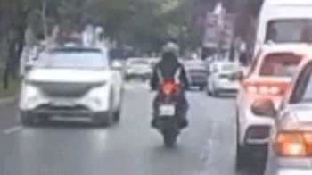 Kaza anı araç kamerasına böyle yansıdı! Ana yola çıkış yapan...