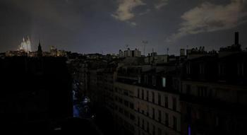 Fransa'da hayat felç oldu! 900 bin hane elektriksiz kaldı, ağaçlar kökünden söküldü