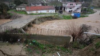 Aydın’da taşkın! İncirliova’da dere yatağındaki evler boşaltıldı