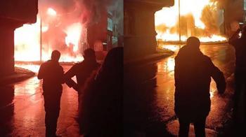 Bağcılar'da 4 katlı tekstil fabrikası alev alev yandı