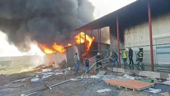 Diyarbakır’da plastik poşet fabrikasında yangın