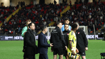 Gaziantep FK - Fenerbahçe maçına ışık engeli! Maç başlayamadı