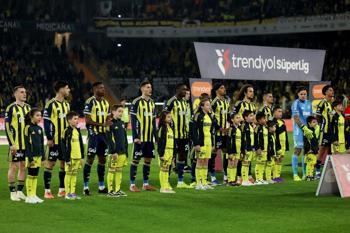 Fenerbahçe taraftarından protesto! Yıldız oyuncu ıslıklandı