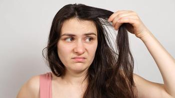 Cam gibi parlayan saçların sırrı! Dipleri yağlı, uçları kuru olanlara özel