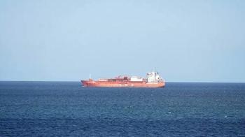 BAE açıklarındaki bir gemiye daha şüpheli saldırı! Yangın çıktı, hasar tespiti yapılamıyor