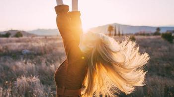 3 kaşık yetiyor! Saçı güneşte sarartan karışım: Bayram öncesi boyanmış gibi