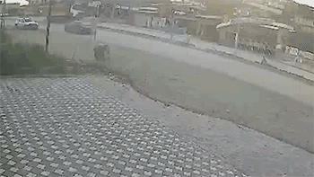 Kontrolden çıkarak devrildi! Feci kaza kameraya yansıdı