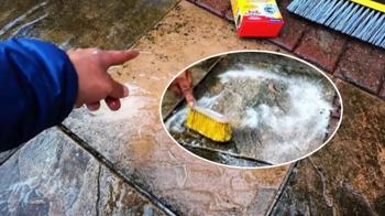 Verandası yosun tutmuştu, eskisinden daha yeni görünüyor! Makine şart değil