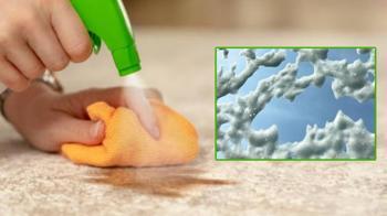 Halının üstünde köpürüp kirleri yüzeye çıkarıyor! Köpük gidince süpürün