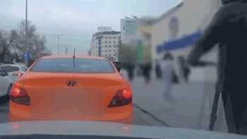 Neye uğradığını şaşırdı! Kapıyı açar açmaz...