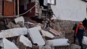 Ağrı'da 4.3 büyüklüğünde deprem! AFAD ekipleri bölgede: Köylerde bazı evlerde hasar oluştu