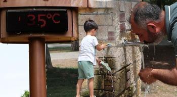 Kentte termometreler 35 dereceyi gösterdi: Parklar doldu taştı: Çok sıcak ama çok keyifli