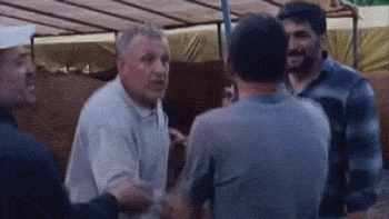 Dakikalarca süren pazarlıkta inat kazandı... "Kolumu yerinden kopardın!"