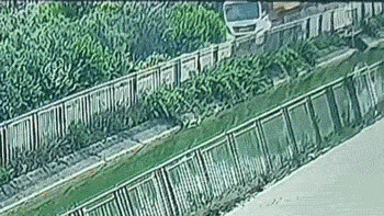 Facianın eşiğinden dönüldü! Kontrolden çıkan TIR...
