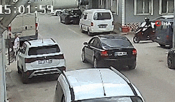 Kazalar peş peşe geldi! Motosiklet sürücüleri...