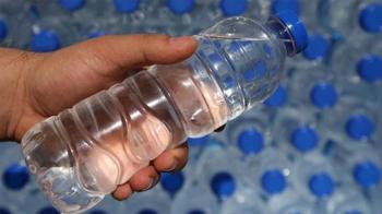 Plastik şişelerde gizli tehlike: Su diye plastik mi içiyoruz?