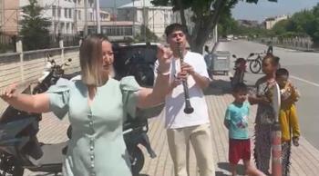 5 yıllık dava bitti! Boşanma kararı çıkınca davul zurna getirdi