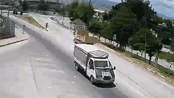 Korkunç kaza kameraya saniye saniye yansıdı! Kamyon sürücüsü...
