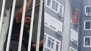 2 daireyi küle çeviren yangın! Mahsur kalan aile kurtarıldı